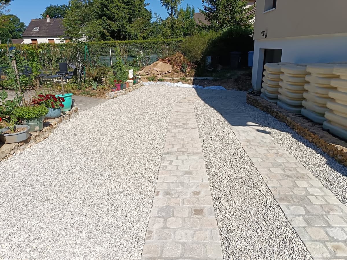 Allée après réfection en pavés et gravillons par FTC